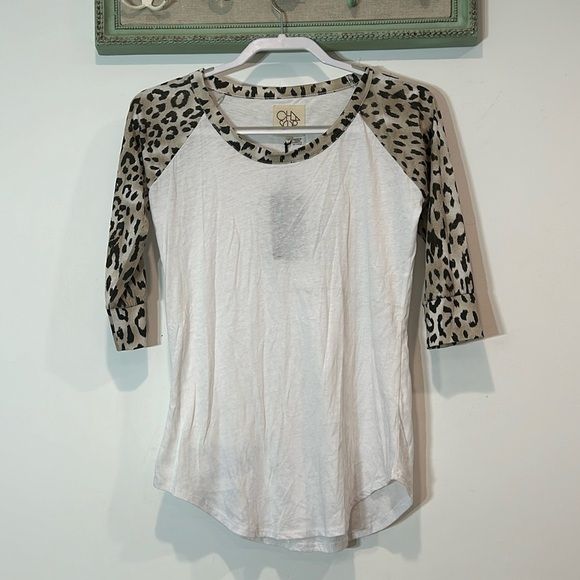 New chaser 3/4 sleeve leopard / white baseball T-shirt, women’s size medium nwt - Picture 1 of 5